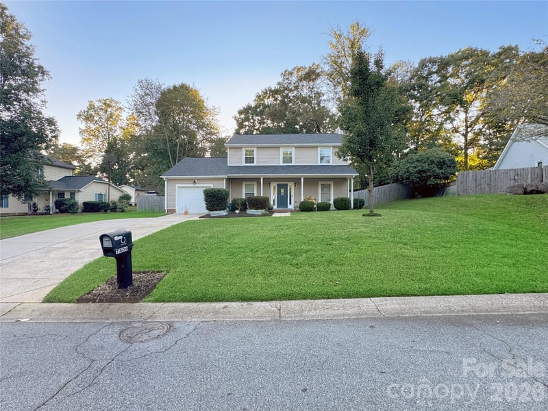 7806 Lobilia Lane, Charlotte, NC - 3 beds, 2.5 baths, 1,626 sqft - $335,000