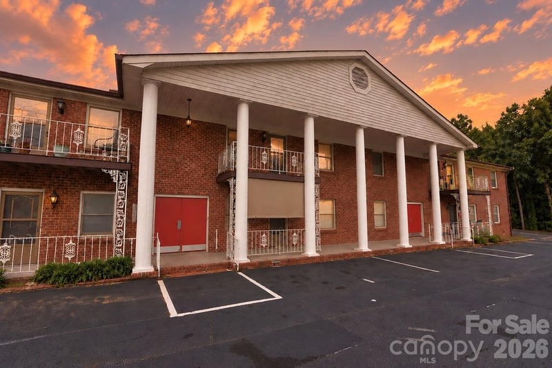 2102 S Main Street, Kannapolis, NC - 2 beds, 2 baths, 990 sqft - $149,900