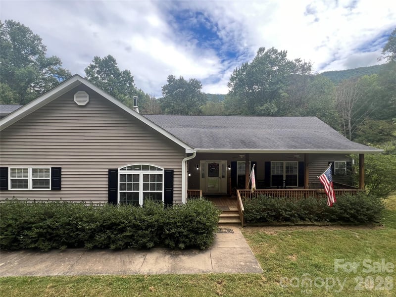 201 S Face Lane, Burnsville, NC - 4 beds, 4 baths, 3,442 sqft - $699,000