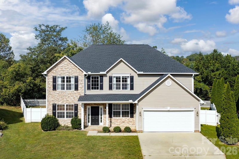 9 Carraway Court, Asheville, NC - 5 beds, 3 baths, 2,811 sqft - $599,000