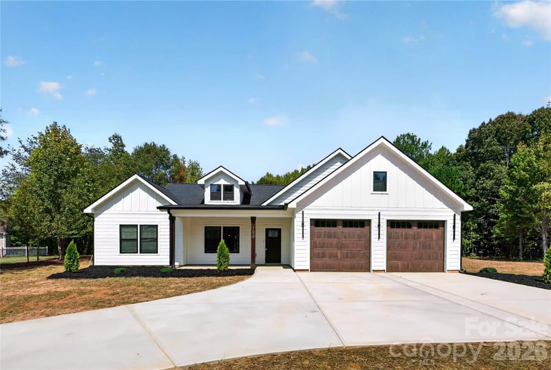 106 Blackley Circle, Shelby, NC - 3 beds, 2.5 baths, 2,000 sqft - $550,000