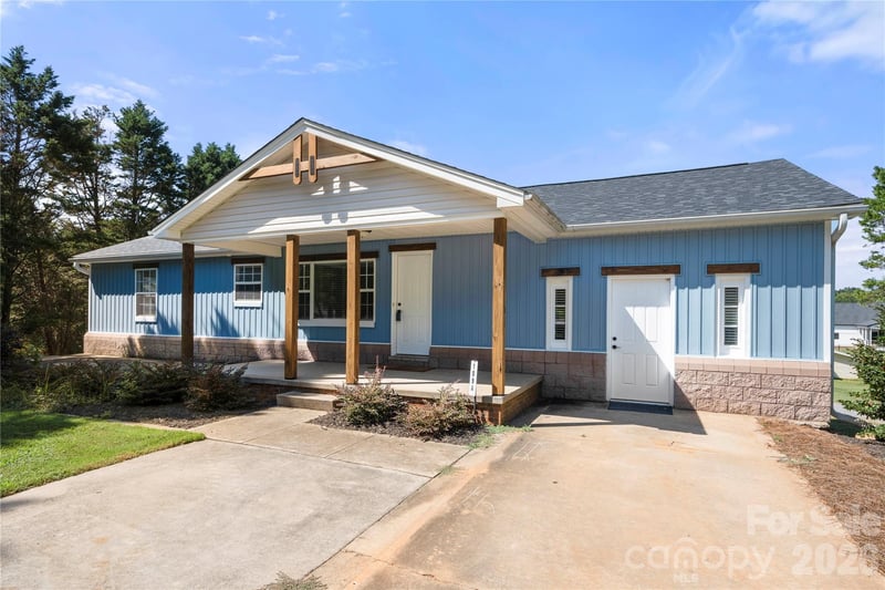 109 Woodside Avenue, Gastonia, NC - 6 beds, 4 baths, 4,007 sqft - $590,000