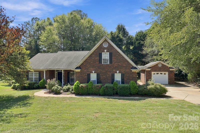 5911 Sugarcane Court, Mint Hill, NC - 3 beds, 2 baths, 2,403 sqft - $574,900