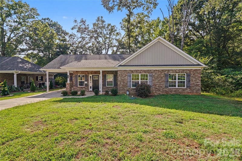 161 Ole Eastpointe Drive, York, SC - 3 beds, 2.5 baths, 1,449 sqft - $287,000