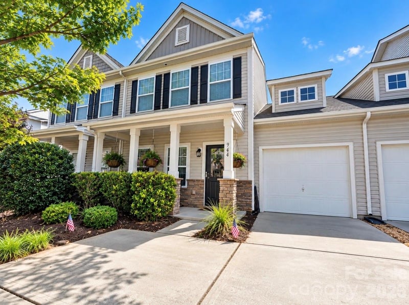 944 Summerlake Drive, Fort Mill, SC - 3 beds, 2.5 baths, 1,955 sqft - $375,000
