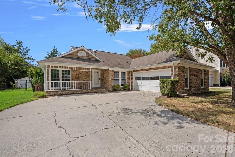 10243 Fairway Ridge Road, Charlotte, NC - 3 beds, 2 baths, 1,959 sqft - $580,000