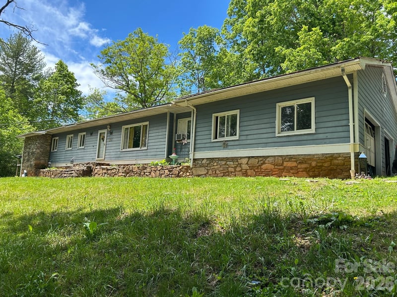 49 Burley Drive, Waynesville, NC - 4 beds, 2 baths, 1,948 sqft - $275,000