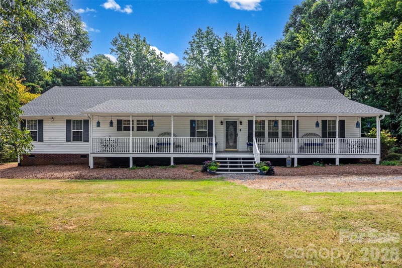 15715 Youngblood Road, Charlotte, NC - 4 beds, 2 baths, 2,160 sqft - $570,000
