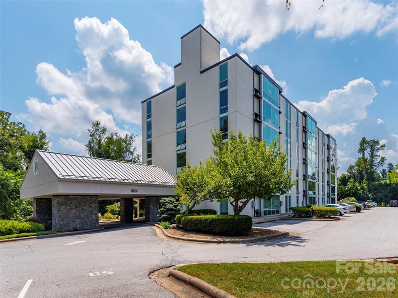 647 Town Mountain Road Apt 307, Asheville, NC - 1 bed, 1 bath, 601 sqft - $183,000