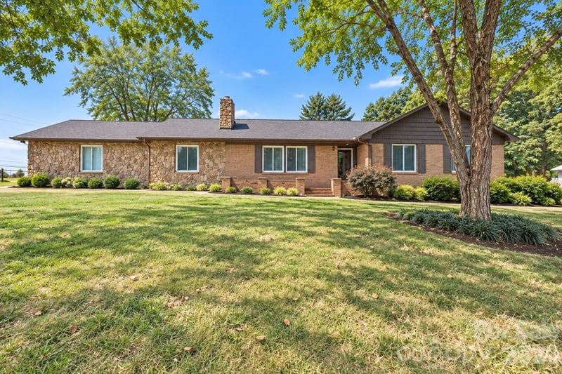 1953 Crestdale Lane, Newton, NC - 3 beds, 2 baths, 1,660 sqft - $299,900
