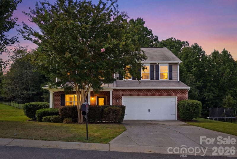 3309 Wicklow Lane, Gastonia, NC - 4 beds, 2.5 baths, 2,775 sqft - $449,999