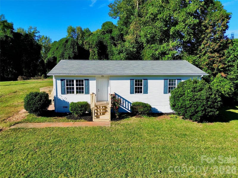 2130 Haven Circle SW, Lenoir, NC - 3 beds, 2 baths, 1,084 sqft - $230,000