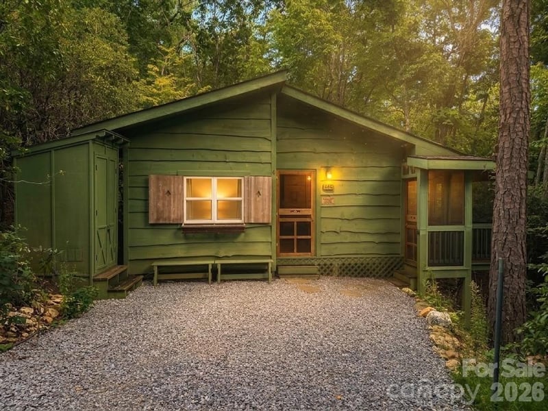 548 Bear Cub Drive, Spruce Pine, NC - 2 beds, 2 baths, 700 sqft - $149,900