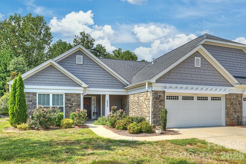 6625 Glenlivet Court, Charlotte, NC - 2 beds, 2 baths, 1,867 sqft - $484,900