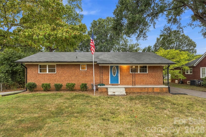 1094 Union Street S, Concord, NC - 2 beds, 2 baths, 2,369 sqft - $315,000