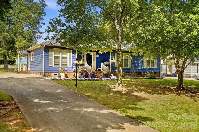 2118 Lampglow Court, Gastonia, NC - 3 beds, 2 baths, 1,350 sqft - $275,000