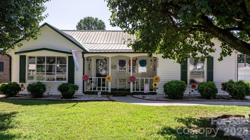 2008 Walt Arney Road, Lenoir, NC - 3 beds, 1 bath, 1,301 sqft - $209,900