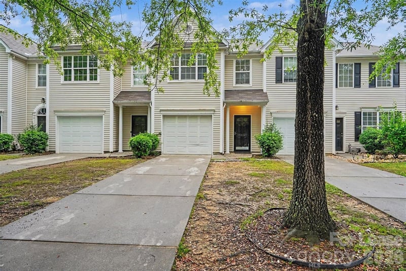 7514 Abigail Glen Drive, Charlotte, NC - 3 beds, 2.5 baths, 1,541 sqft - $2,000