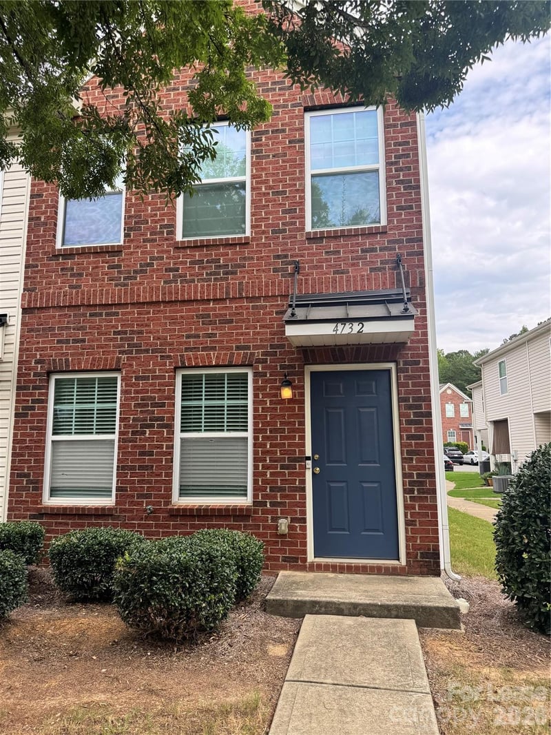 4732 Johnston Oehler Road, Charlotte, NC - 2 beds, 2.5 baths - $1,800