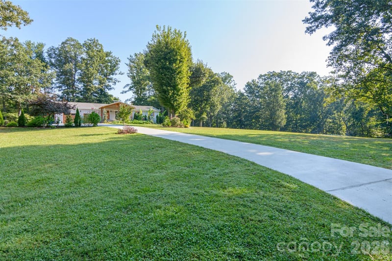 609 Old Mars Hill Highway, Weaverville, NC - 4 beds, 2 baths, 1,617 sqft - $600,000