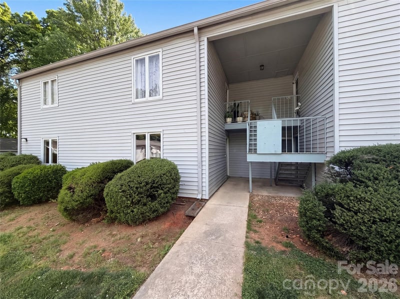 2020 Stoney Point Lane, Charlotte, NC - 2 beds, 2 baths, 1,086 sqft - $123,000