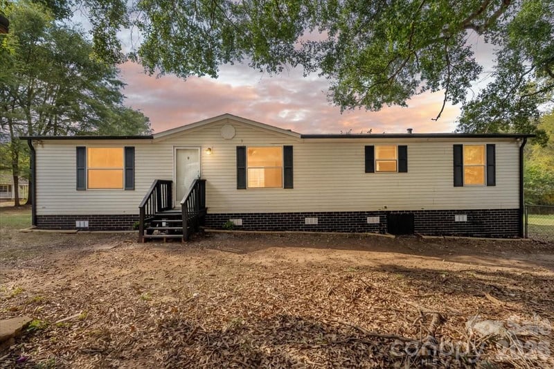 109 Puett Drive, Dallas, NC - 3 beds, 2 baths, 1,240 sqft - $189,900