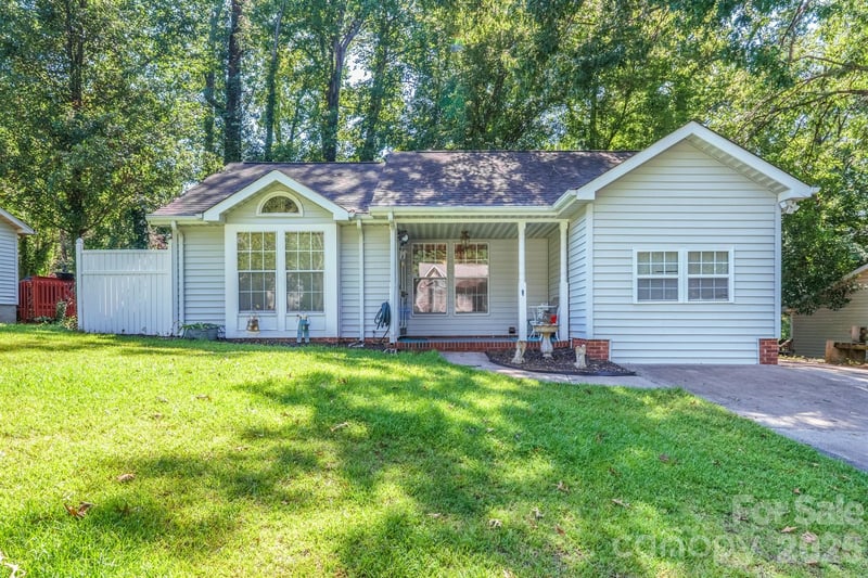 6833 Shiloh Ridge Lane, Charlotte, NC - 3 beds, 2 baths, 1,272 sqft - $330,000