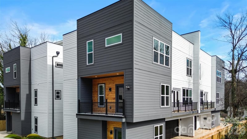 1609 A N Davidson Street, Charlotte, NC - 3 beds, 2.5 baths, 2,260 sqft - $4,300