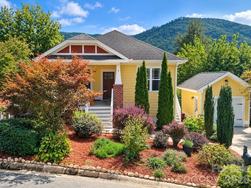 3 Byrdcliffe Lane, Asheville, NC - 3 beds, 2 baths, 1,180 sqft - $370,000