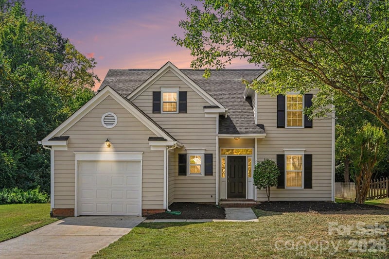 7117 Daerwood Place, Charlotte, NC - 4 beds, 2.5 baths, 2,232 sqft - $369,900