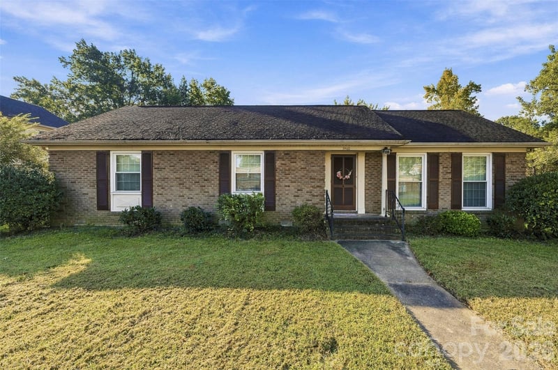 9100 Sandburg Avenue, Charlotte, NC - 3 beds, 2 baths, 1,492 sqft - $324,900