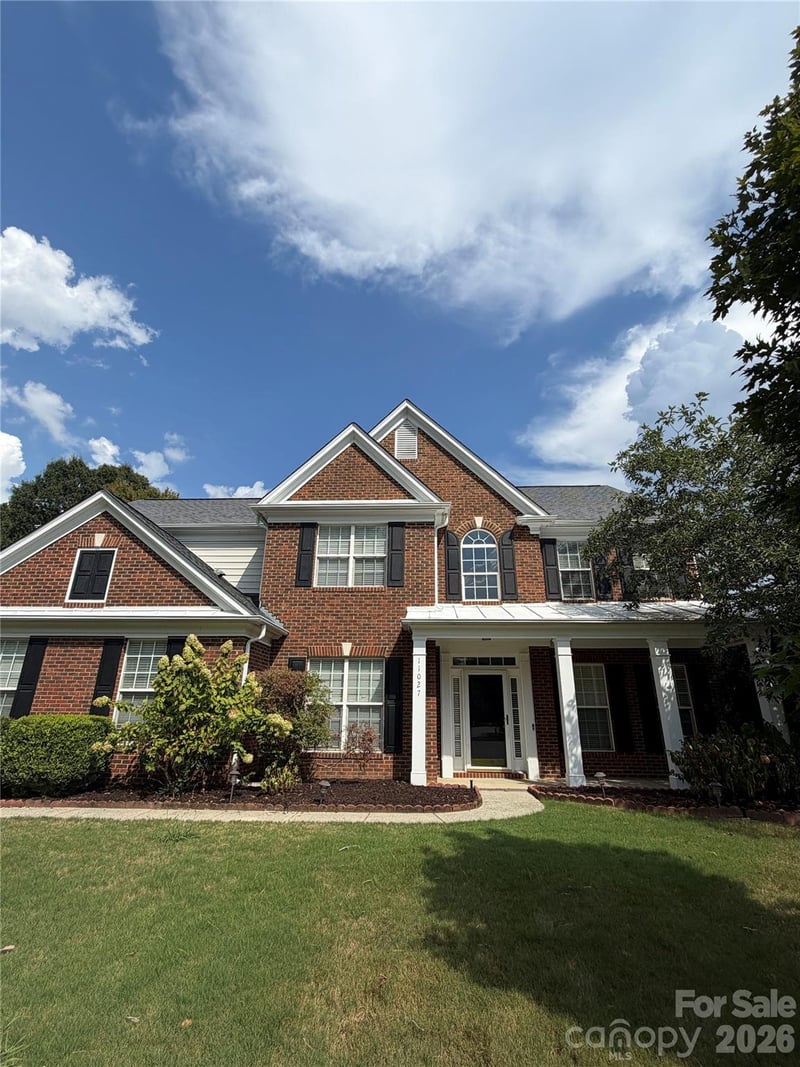 11027 Knight Castle Drive, Charlotte, NC - 4 beds, 2.5 baths, 3,018 sqft - $750,000