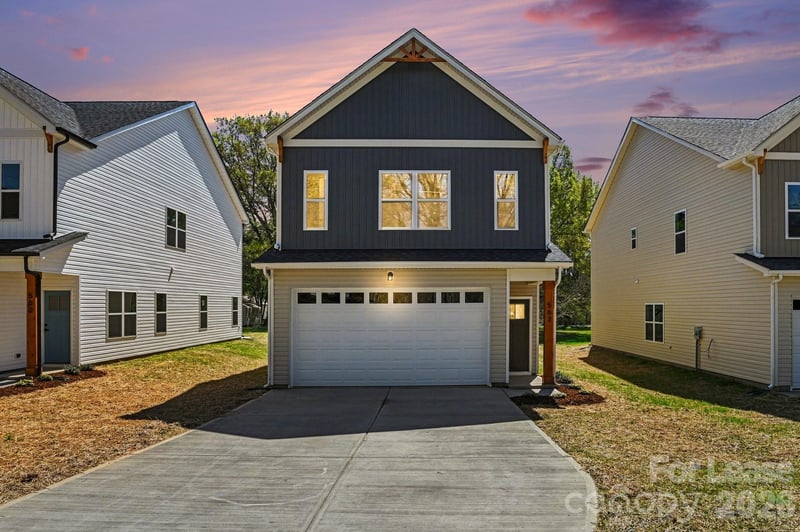 562 W Wilson Avenue, Mooresville, NC - 4 beds, 2.5 baths, 1,970 sqft - $2,650/mo