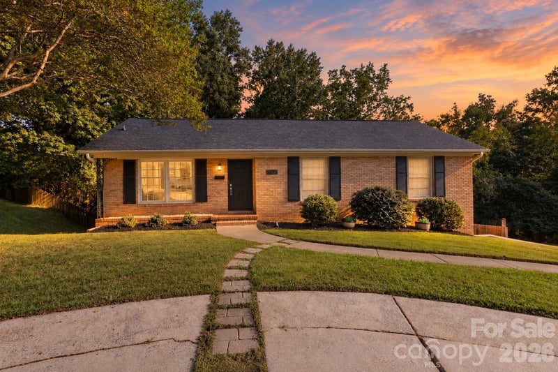 6623 Brookcrest Drive, Charlotte, NC - 4 beds, 2.5 baths, 1,994 sqft - $520,000