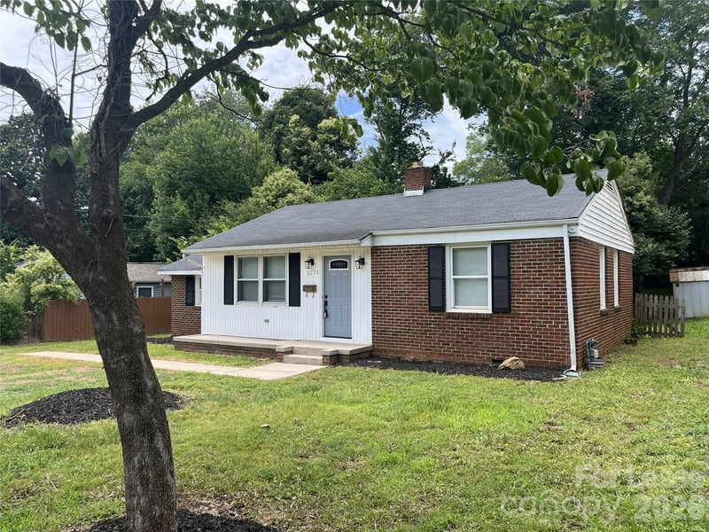 2213 Shamrock Drive, Charlotte, NC - 2 beds, 1 bath, 1,125 sqft - $1,750/mo