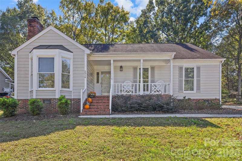 2916 Winghaven Lane, Charlotte, NC - 3 beds, 2 baths, 1,421 sqft - $515,000