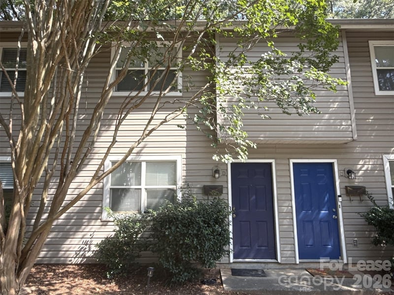 1613 N Sharon Amity Road D, Charlotte, NC - 2 beds, 1.5 baths, 812 sqft - $1,295
