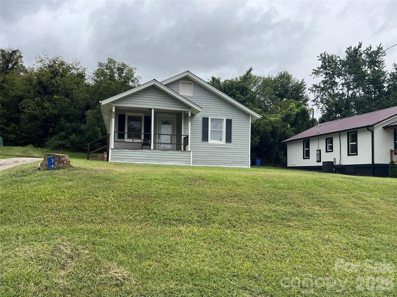 346 N Cleghorn Street, Rutherfordton, NC - 2 beds, 1 bath, 913 sqft - $153,900