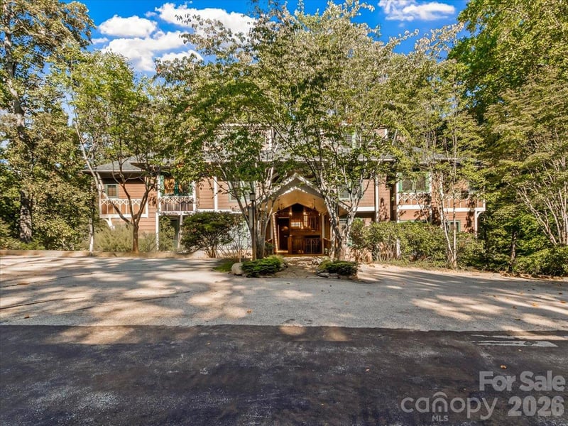 81 Creekside Way F-301, Burnsville, NC - 3 beds, 3 baths, 1,488 sqft - $375,000