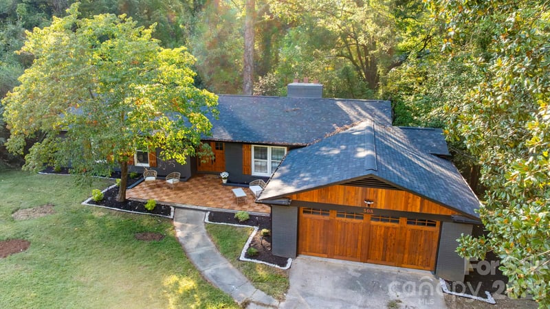 508 Berkshire Drive, Statesville, NC - 5 beds, 3 baths, 3,691 sqft - $517,000