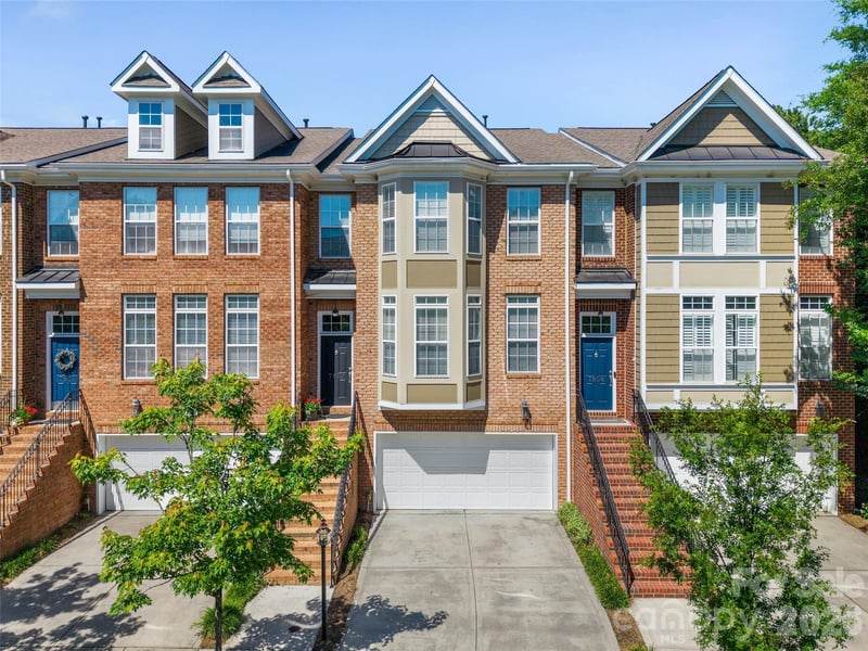 7810 Springs Village Lane, Charlotte, NC - 3 beds, 3.5 baths, 2,937 sqft - $600,000
