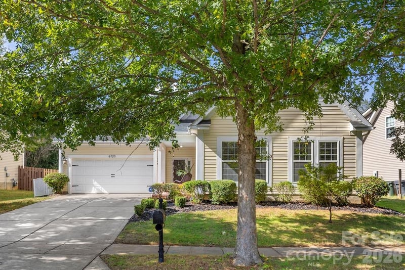6723 Carrington Pointe Drive, Huntersville, NC - 4 beds, 3 baths, 2,485 sqft - $490,000