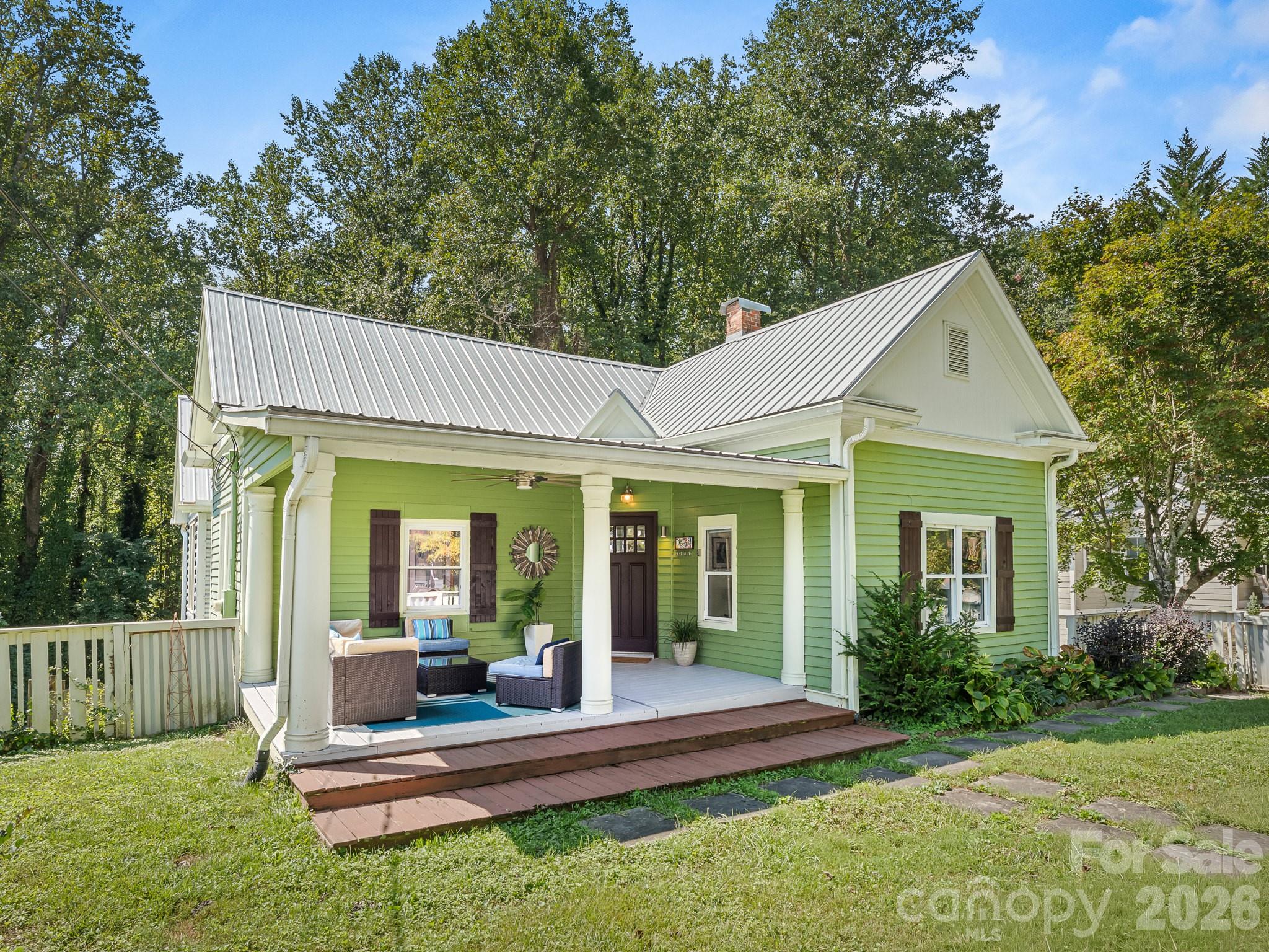 541 W Probart St, Brevard, NC 28712. property listing photo