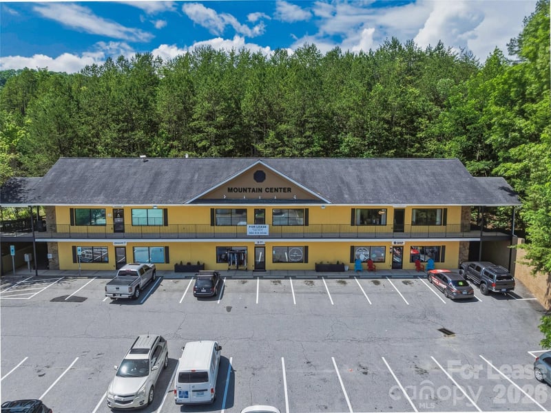 9 Fallen Spruce Drive E, Asheville, NC - 1 bath - $1,700/mo