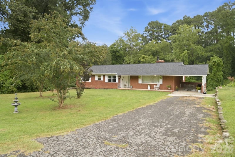 914 Springdale Lane, Gastonia, NC - 4 beds, 3 baths, 3,069 sqft - $349,000