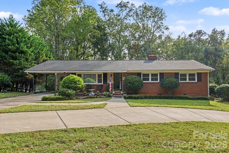 1910 Wildwood Road, Gastonia, NC - 3 beds, 2 baths, 1,567 sqft - $275,000