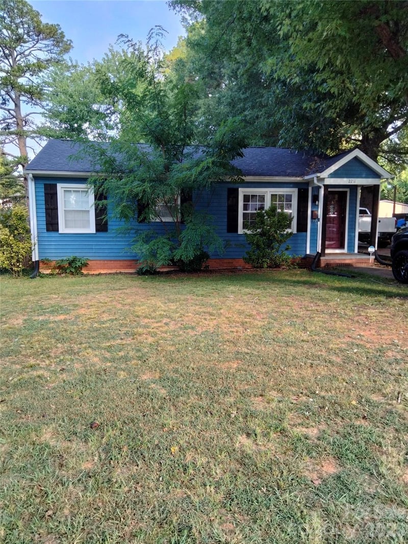 2211 Lee Street, Gastonia, NC - 3 beds, 2 baths, 1,368 sqft - $288,000