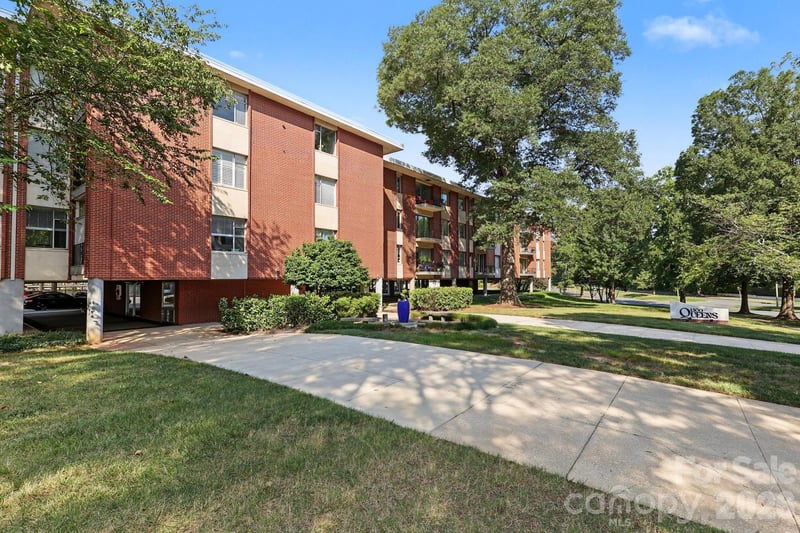 1300 Queens Road Apt 219, Charlotte, NC - 2 beds, 1.5 baths, 957 sqft - $284,900