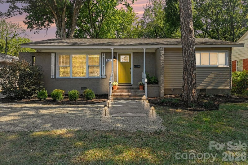 447 E Woodlawn Road, Charlotte, NC - 2 beds, 2 baths, 985 sqft - $435,000