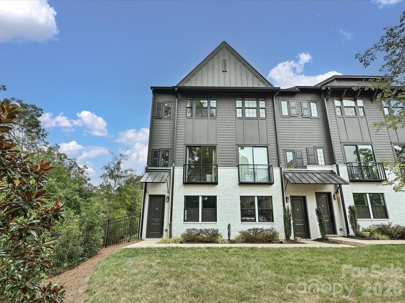 229 Sutton Park Lane, Charlotte, NC - 2 beds, 2.5 baths, 1,723 sqft - $460,000